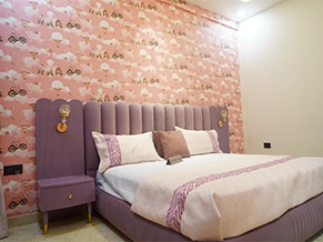 Bedroom with Ceiling